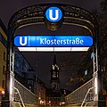 Berlin-Mitte - U-Bahnhof Klosterstraße - Eingang bei Nacht (46472737982).jpg