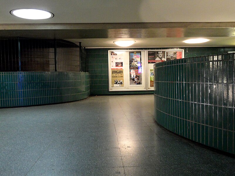 File:Berlin - U-Bahnhof Schloßstraße - Linie U9 (6660163961).jpg