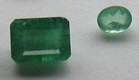 Emeraude ... 200px-Beryl_emeralds_cut_XH