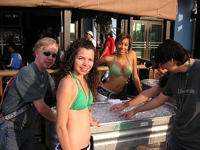 File:Bikinis Bar and Grill two waitresses.jpg - Wikimedia Commons.