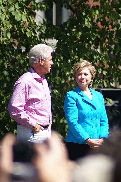 File:Bill & Hillary (1307069849).jpg