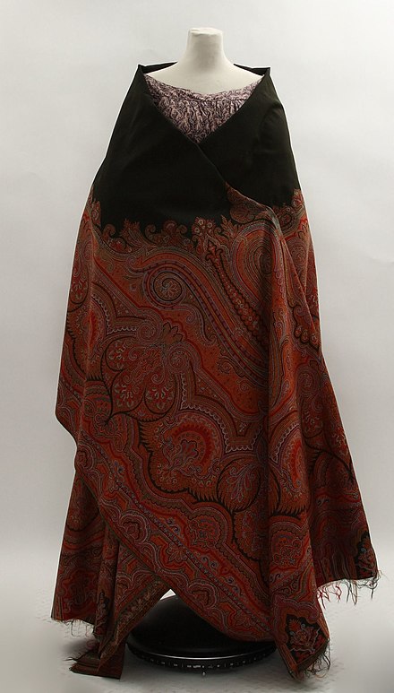 Black and red patterned wool shawl; the long edges are selvedges and the short edges are knotted fringe. c. 1820s. From the collection of Conner Prairie.