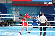 Deutsch: Boxen bei den Olympischen Jugendspielen 2018 Tag 12, 18. Oktober 2018 - Finale Leichtgewicht Mädchen – Oriana Saputo (Argentinien, blau) schlägt Emma Lawson (Australien, rot) 5-0; Ringrichter ist José Romero (Spanien). English: Boxing at the 2018 Summer Youth Olympics on 18 October 2018 – Girls' lightweight Bronze Medal Bout – Oriana Saputo (Argentina, blue) wins over Emma Lawson (Australie, red) 5-0; Referee is José Romero (Spain). Español: Boxeo en los Juegos Olímpicos Juveniles de Verano de 2018 en 18 de octubre de 2018 - Combate de medalla de bronce de las niñas: Oriana Saputo (Argentina, azul) gana a Emma Lawson (Australie, roja) 5-0; Árbitro es José Romero (España).