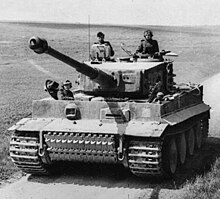 The Tiger was one of the first tanks to make widespread use of the double differential. Bundesarchiv Bild 101I-299-1805-16, Nordfrankreich, Panzer VI (Tiger I).2.jpg