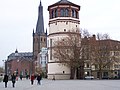 Burgplatz mit Schlossturm und St. Lambertus - panoramio.jpg