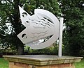 Пеперуда от Маделин Алън, скулптура от 2008 г. в Harlow.jpg
