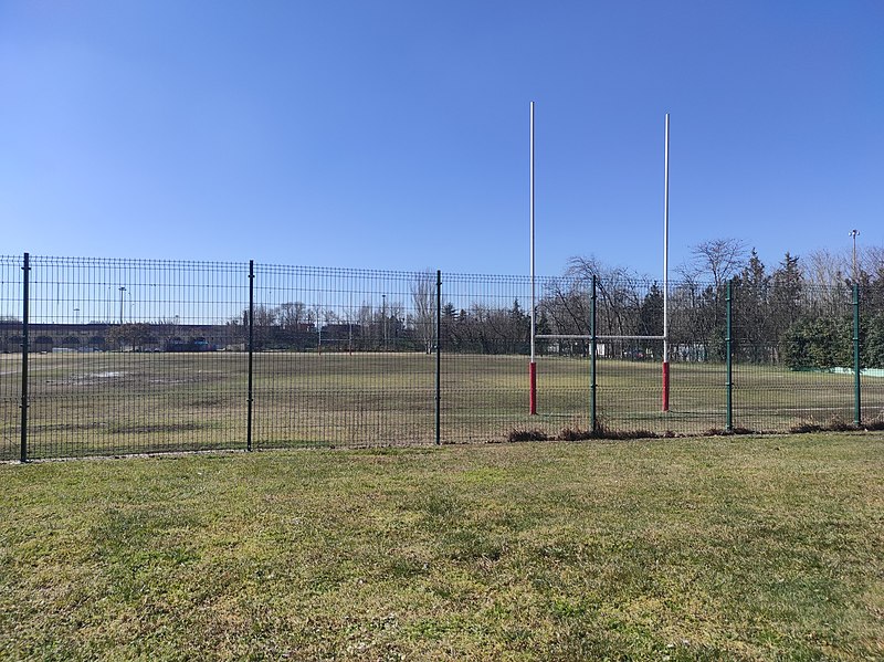 File:Campo de rugby Cantarranas, Universidad Complutense de Madrid.jpg