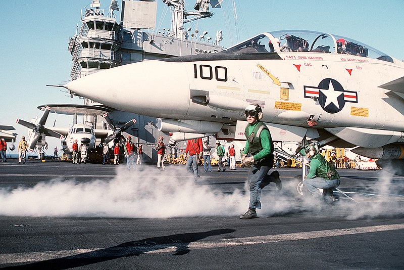 File:Catapult crewmen hook up an F-14A Tomcat aircraft from Fighter Squadron 41 (VF-41) on the flight deck of the nuclear-powered aircraft carrier USS THEODORE ROOSEVELT (CVN-71) during - DPLA - b680bf613c032264d3666758a8ecc4a1.jpeg