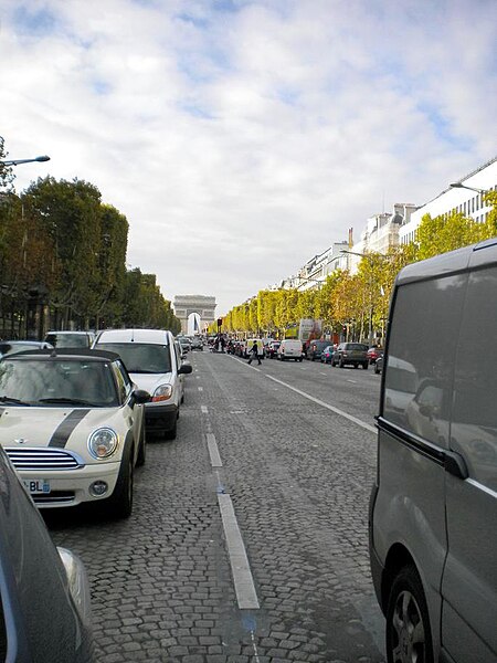 File:Champs-Élysées (street) 2010 Paris.jpg