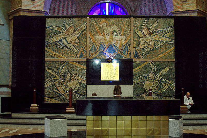 File:Chapel of the Holy Sacrament - Basílica of Aparecida - Aparecida 2014 (2).jpg