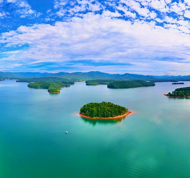 File:Chatuge Reservoir in Clay County, North Carolina.jpg