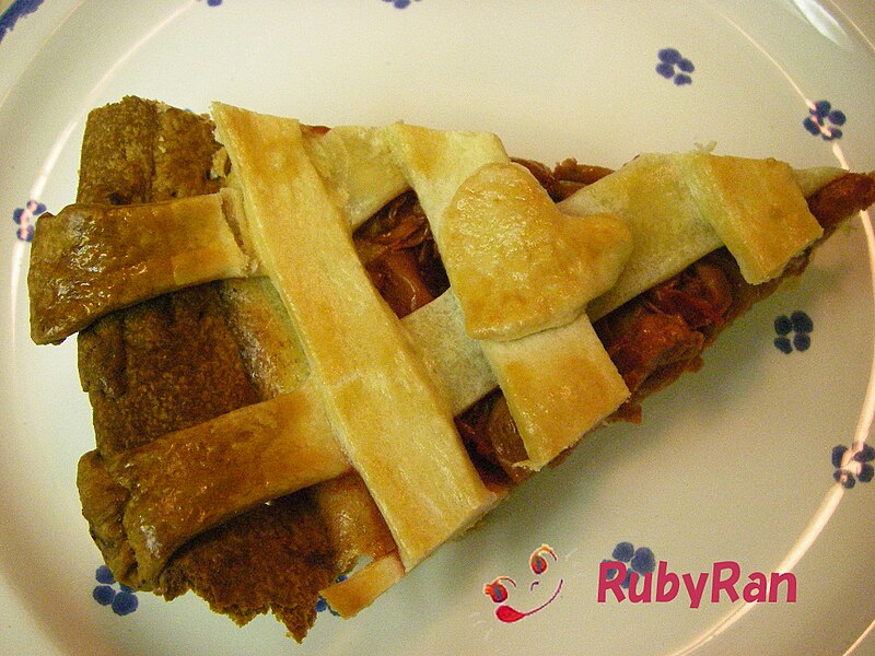 File:Cherry pie with decorative pastry-shell heart.jpg