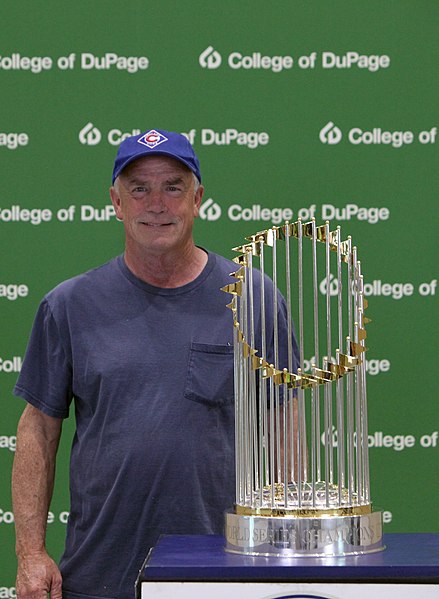 File:Chicago Cubs Championship Trophy Visits COD Food Truck Rally-Sunset 5K 2017 69 (36621476993).jpg