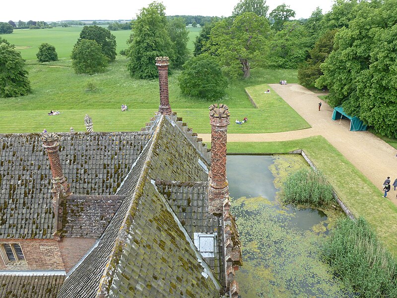 File:Chimneys and rooftops at Oxburgh Hall - geograph.org.uk - 3996711.jpg