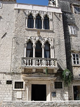 15 c Venetian gothic windows