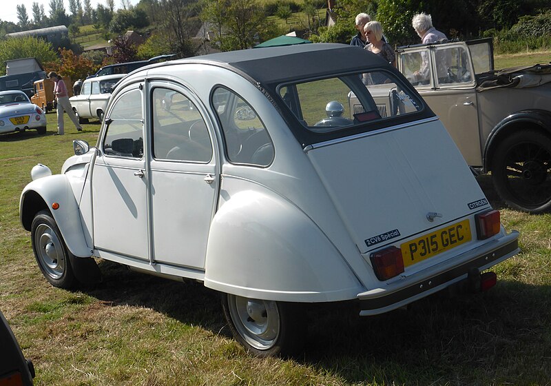 File:Citroën 2CV Spécial.jpg