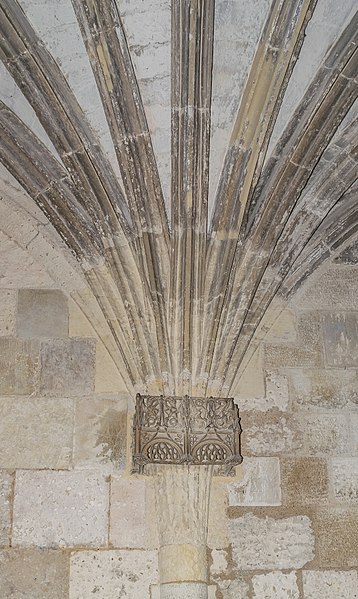 File:Cloister of the Saint Stephen cathedral of Cahors 34.jpg