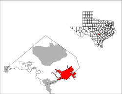 テキサス州におけるコマール郡の位置（右上図）と同郡におけるニューブローンフェルズ市の位置
