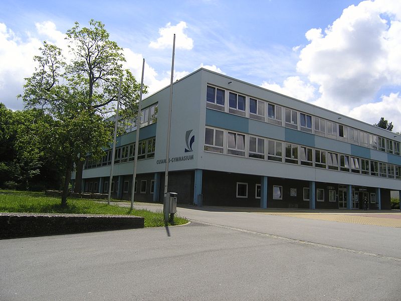 File:Cusanus-Gymnasium St. Wendel 02.jpg