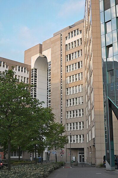 File:Düsseldorf Justizzentrum Ludwig-Erhard-Allee.jpg