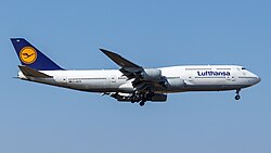 D-ABYR Lufthansa B748 (40442942434).jpg