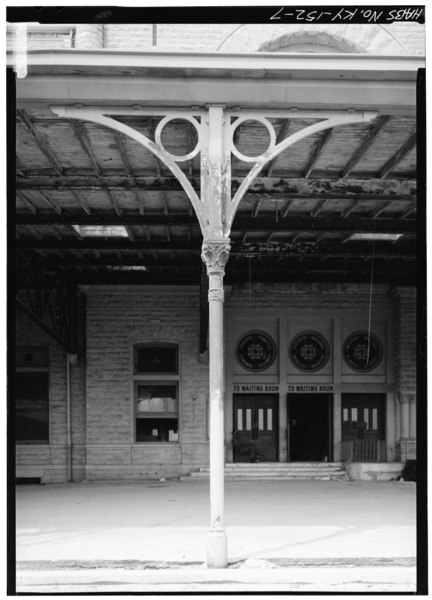 File:DETAIL OF TYPICAL CAST-IRON COLUMN, LOCATED IN THE TRAIN SHED, FROM SOUTH - Louisville and Nashville Railroad, Union Station, 1000 West Broadway, Louisville, Jefferson County, KY HABS KY,56-LOUVI,23-7.tif