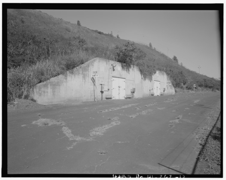 File:DOUBLE MAGAZINE LOCATED BETWEEN MAGAZINES B-12 and B-13. VIEW FROM LEFT SIDE. - Naval Magazine Lualualei, Waikele Branch, Tunnel Magazine Type, Waikakalaua and Kipapa Gulches, HABS HI,2-PEHA.V,43-12.tif