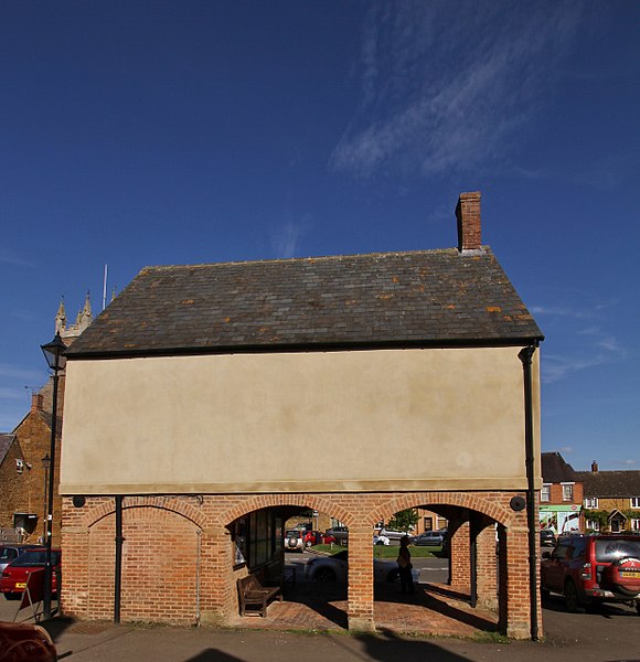 File:Deddington TownHall west.jpg