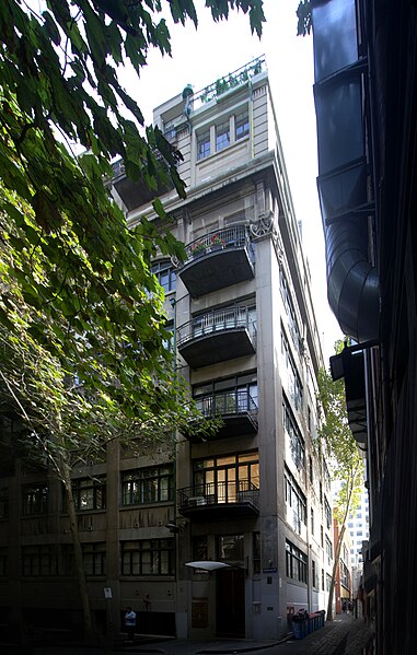 File:Dover Building from Ground Level Alleyway.jpg