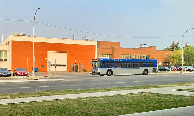 Edmonton Transit Service New Flyer D40LF on route 102 to Kingsway