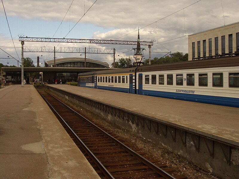 File:Elektriraudtee emu at baltia station.jpg