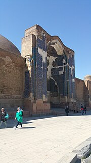 Миниатюра для Файл:Entrance iven of blue mosque.jpg