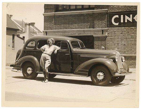 Helen Twelvetrees outside Cinesound Studios in Sydney, Australia (1936)