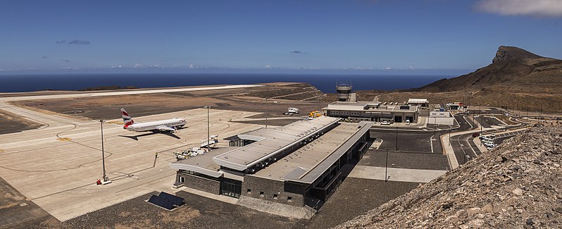 File:First Comair Boeing 737-800 flight to Saint Helena Airport (191).jpg