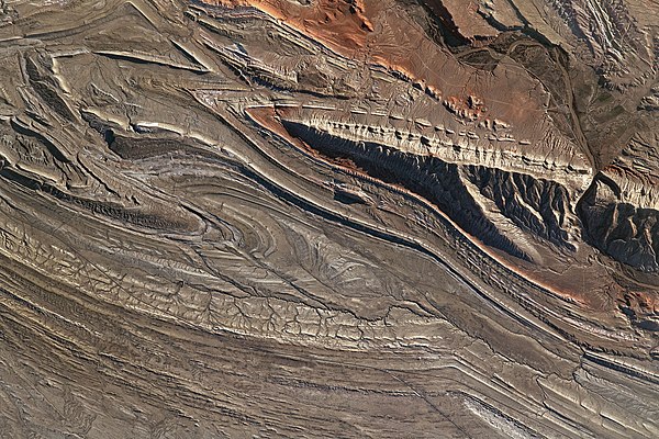 Folds and geological structures of the northern Bighorn Basin. Astronaut photo from ISS, 2021.
