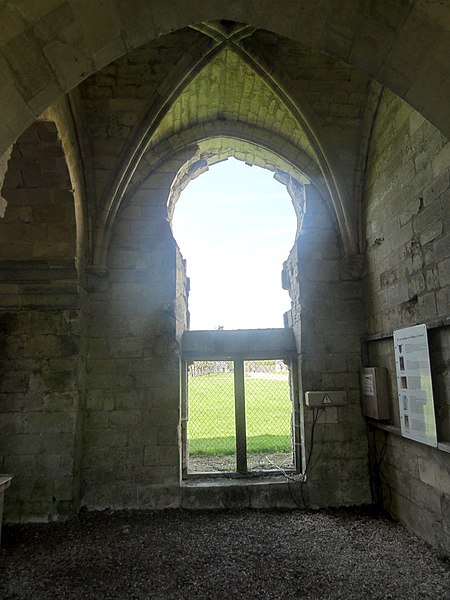 File:Fontaine-Chaalis (60), abbaye de Chaalis, sacristie, 1ère travée, vue vers l'ouest.jpg