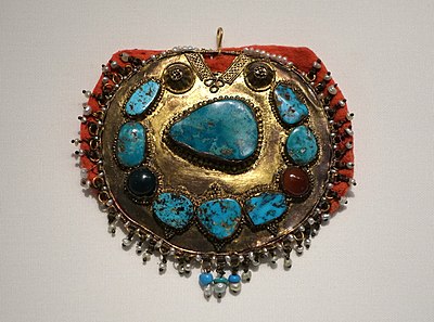 South Arabian forehead ornament, probably late 1800s, made of gold, pearls, turquoise, gemstones, exhibited in the Dallas Museum of Art (Dallas, Texas, US)