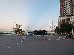 Fuel cell bus, in Odaiba 2.jpg