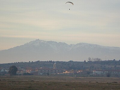 Vista panorámica de Gamonal con la Sierra de Gredos al fondo