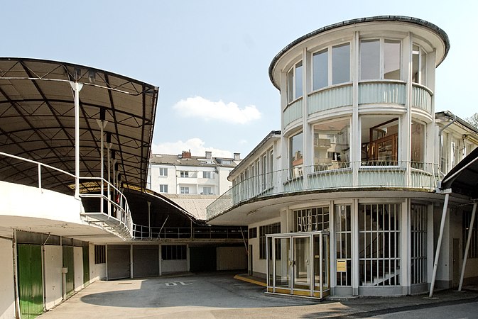 9: Garage complex in Düsseldorf-Unterbilk, North Rhine-Westfalia (Garagenanlage in Düsseldorf-Unterbilk)