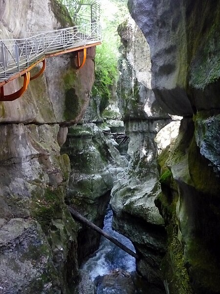 File:Gorges du Fier passerelles 5.JPG