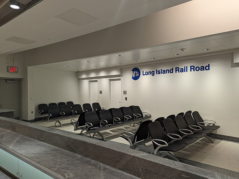 File:Grand Central Madison - Opening Day - Ticketed Waiting Area.jpg