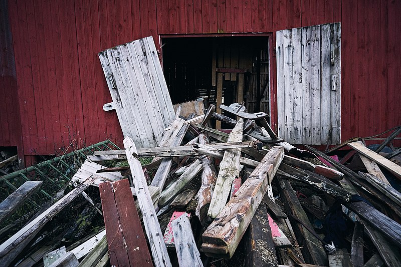 File:Høyløe etter Solgløttvegen i Øverskreien på Toten II 02-10-19.jpg