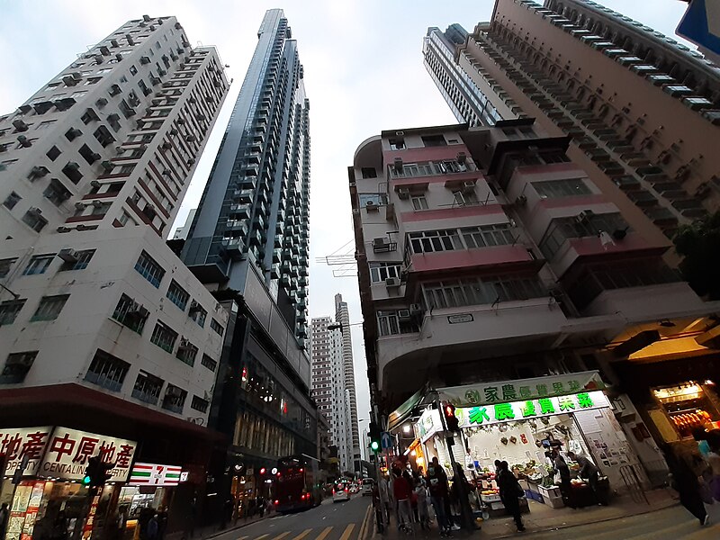 File:HK 堅尼地城 Kennedy Town 卑路乍街 Belcher's Street sidewalk shop March 2020 SS2 22.jpg