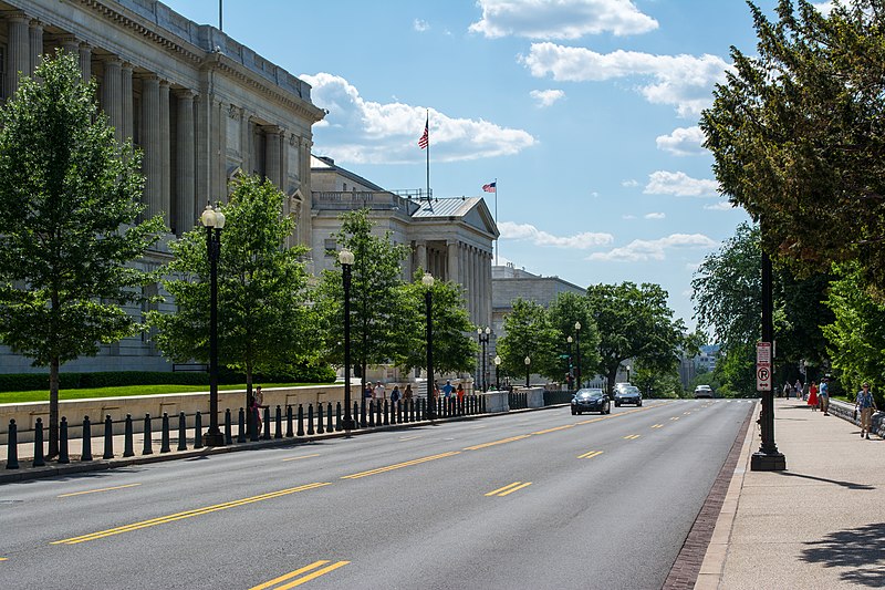 File:HOBs and Independence Ave SE - Washington DC.jpg