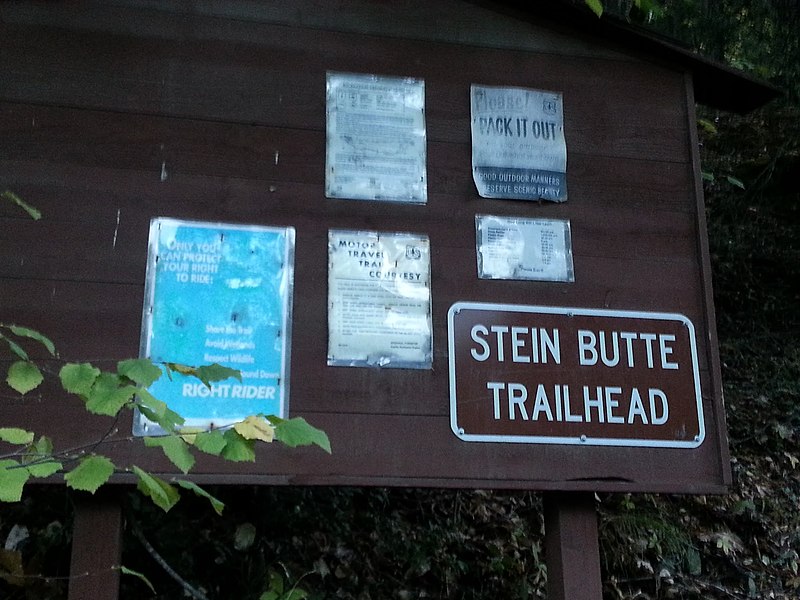 File:Hiking Steins Butte Trail - panoramio.jpg