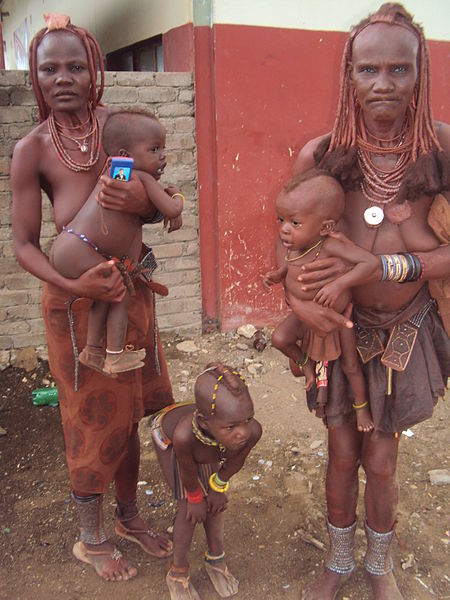 File:Himba ladies with babaies.JPG