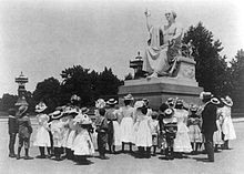George Washington (Photo, ca. 1899) Horatio Greenough statue of George Washington.jpg