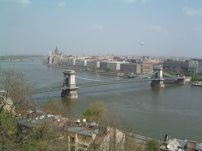 File:Hungary Chain Bridge 3.JPG