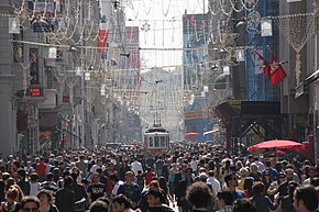 Istiklal busy afternoon.JPG